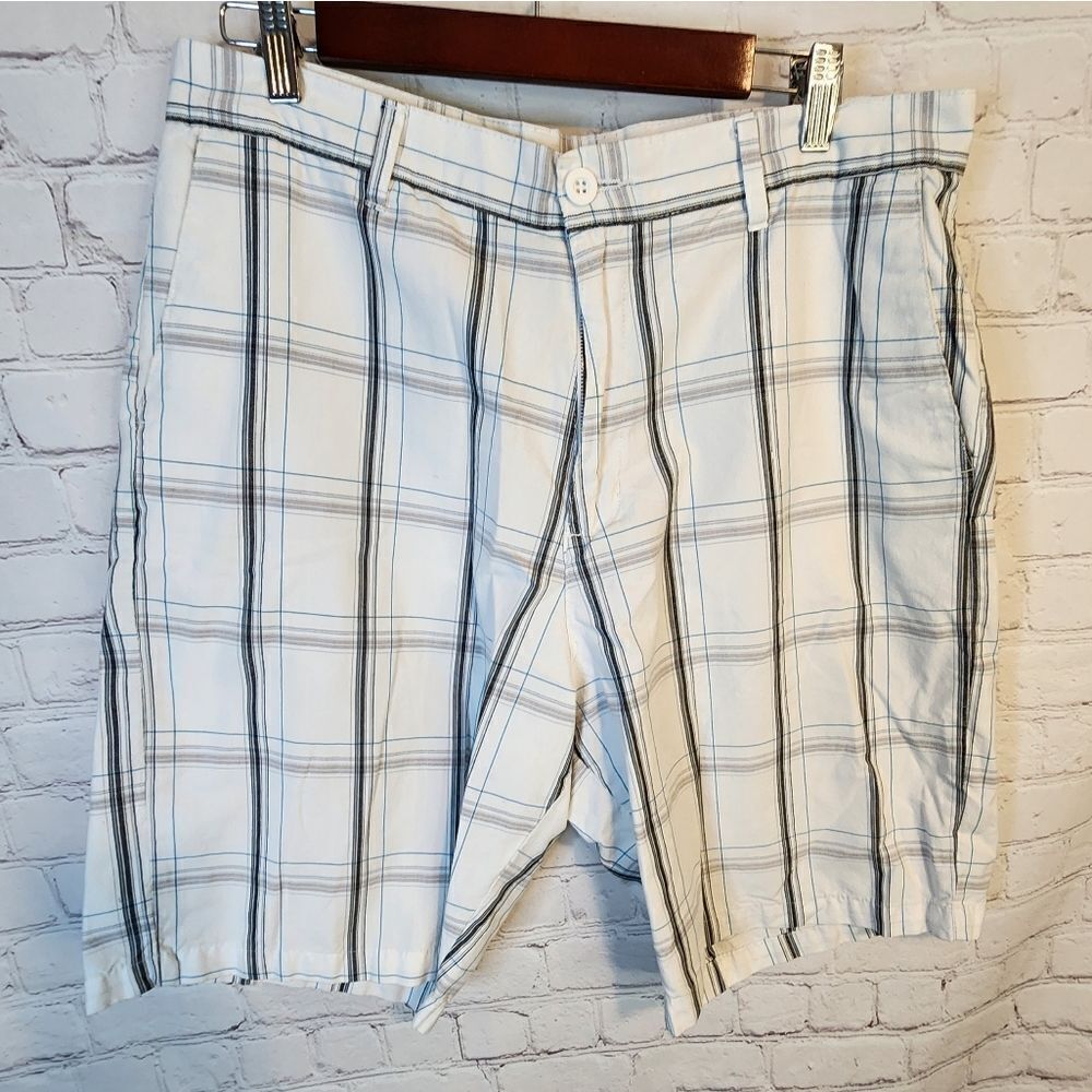 Men's Burnside flat front shorts, size 36